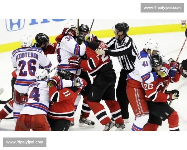 职业冰球赛的激烈对决与运动员背后的故事探索 - 副本 (2)